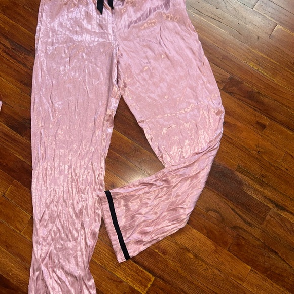 Victoria's Secret Pink Satin  women's pajamas  size medium - Picture 3 of 8
